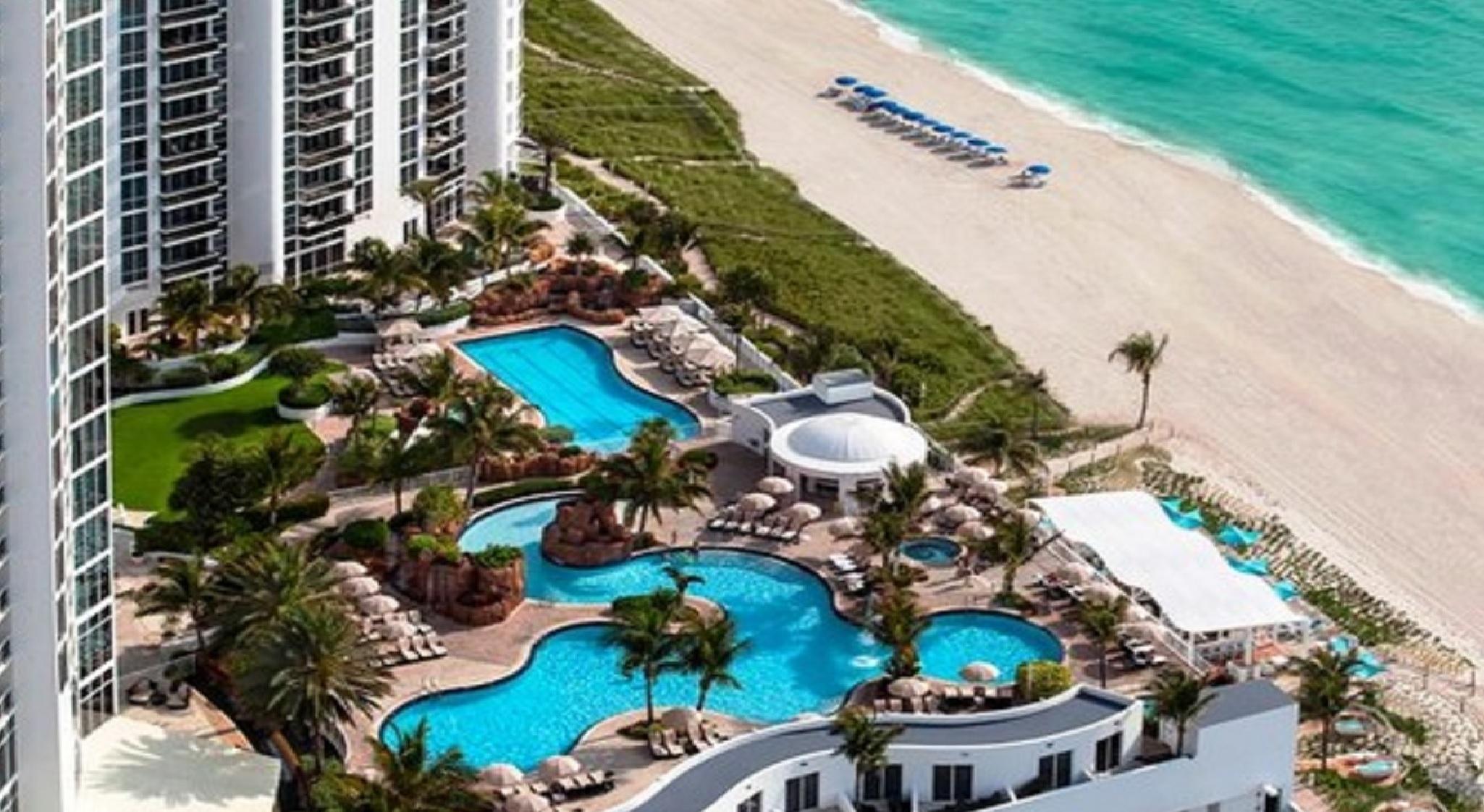 Crystal Palms Beach Resort Сент-Піт-Біч Екстер'єр фото